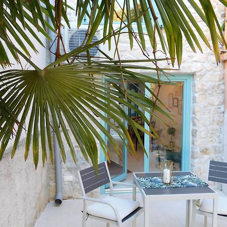 Bezauberndes Steinhaus Mit Garten In Der Altstadt Von ロヴィニ エクステリア 写真