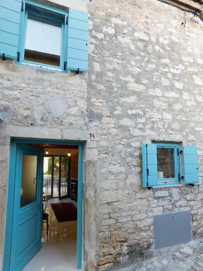Bezauberndes Steinhaus Mit Garten In Der Altstadt Von ロヴィニ エクステリア 写真